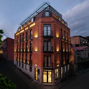 4* מלון Atrium Boutique